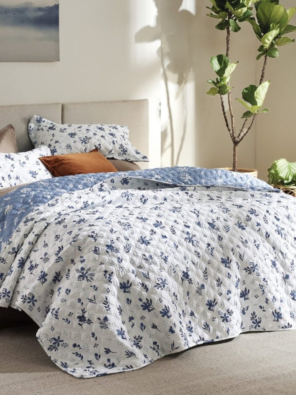 Floral Quilt Queen Size - Reversible Blue & White Floral Comforter, Daisy Design